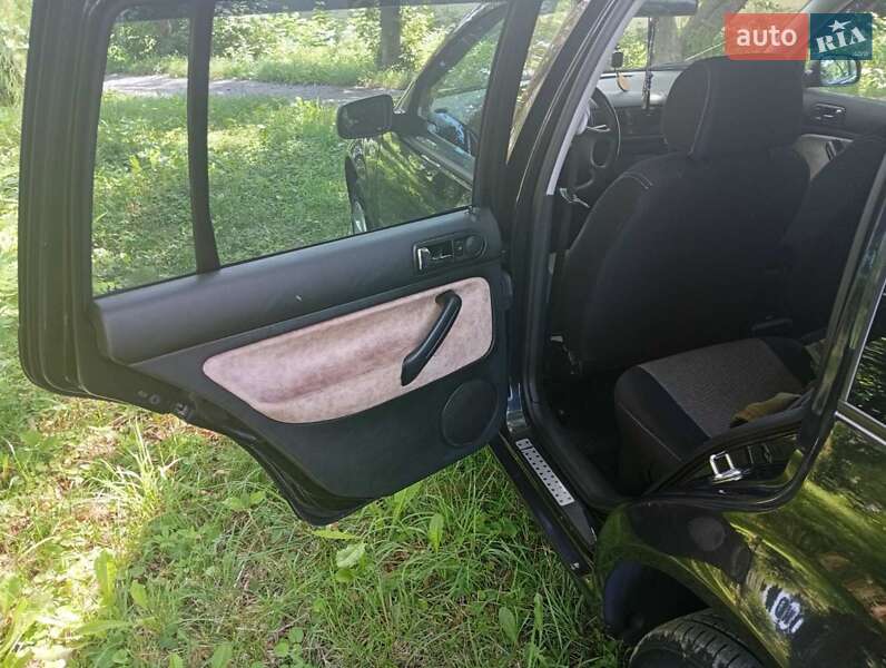 Універсал Volkswagen Golf 2001 в Хотині