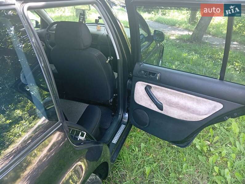 Універсал Volkswagen Golf 2001 в Хотині