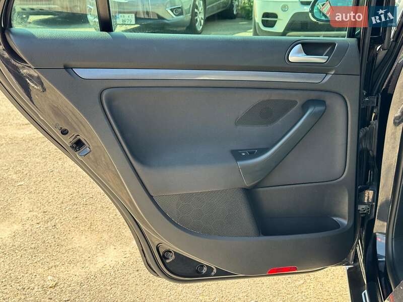 Універсал Volkswagen Golf 2011 в Вінниці