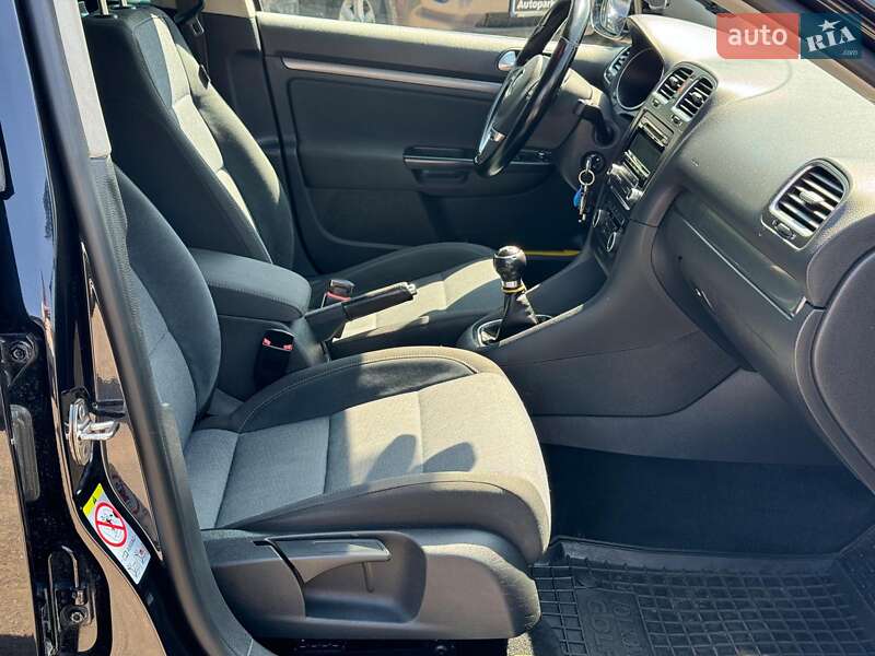 Універсал Volkswagen Golf 2011 в Вінниці