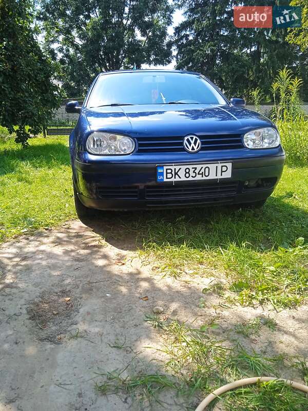 Фастбэк Volkswagen Golf 2001 в Ровно