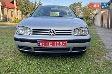 Хетчбек Volkswagen Golf 2001 в Харкові
