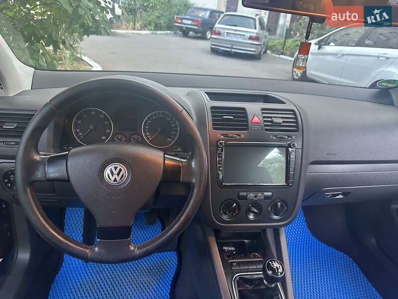 Хетчбек Volkswagen Golf 2005 в Одесі