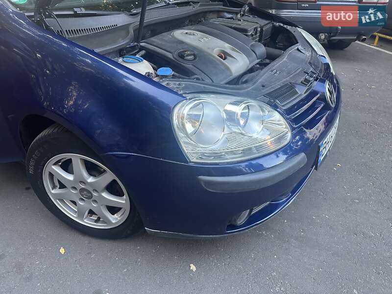 Хетчбек Volkswagen Golf 2005 в Одесі