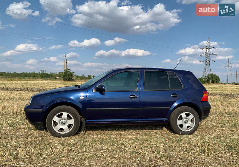 Хетчбек Volkswagen Golf 2003 в Роздільній