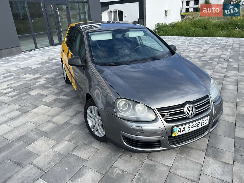 Хетчбек Volkswagen Golf 2007 в Києві