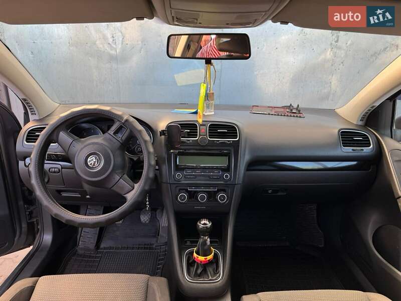 Хэтчбек Volkswagen Golf 2009 в Хмельницком
