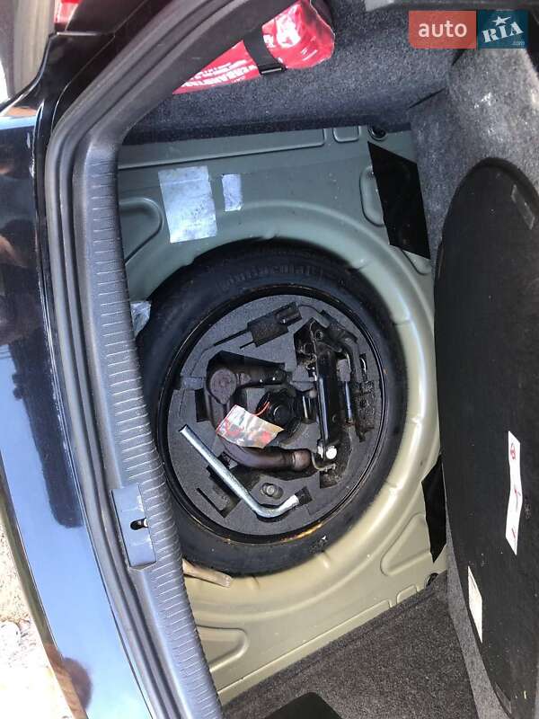 Хэтчбек Volkswagen Golf 2009 в Луцке