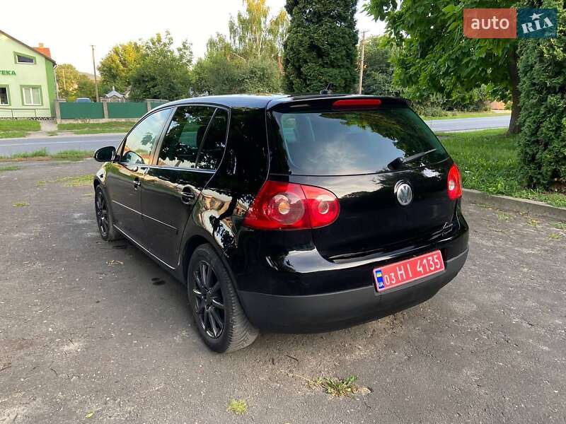Хетчбек Volkswagen Golf 2005 в Кременці