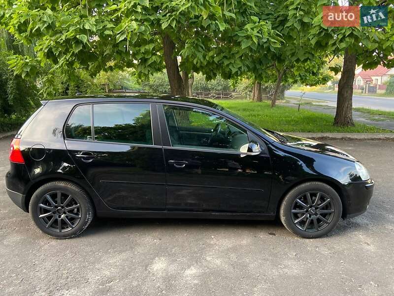 Хетчбек Volkswagen Golf 2005 в Кременці