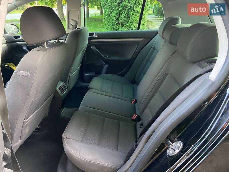 Хетчбек Volkswagen Golf 2005 в Кременці