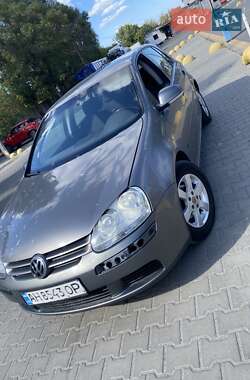 Хэтчбек Volkswagen Golf 2005 в Днепре