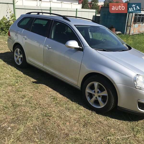 Універсал Volkswagen Golf 2009 в Хусті