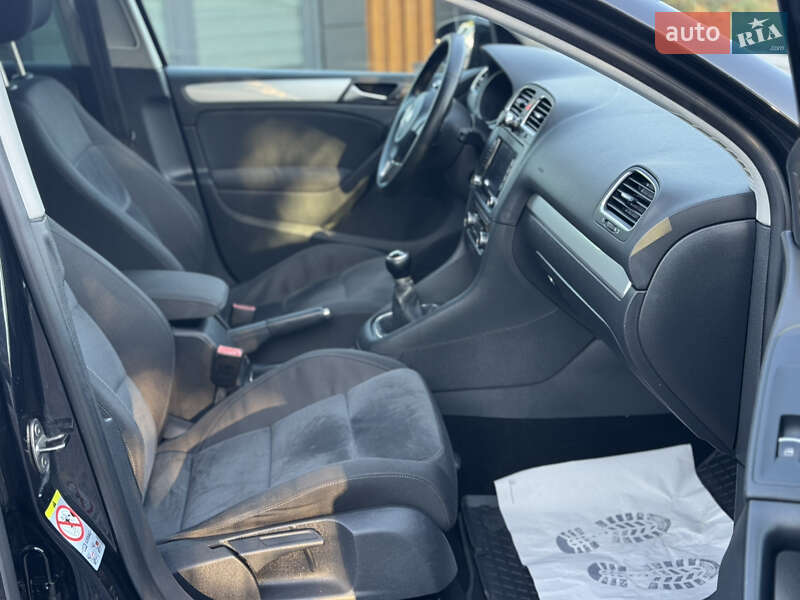 Хэтчбек Volkswagen Golf 2010 в Дрогобыче