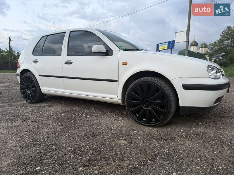 Хетчбек Volkswagen Golf 1998 в Кіцмані