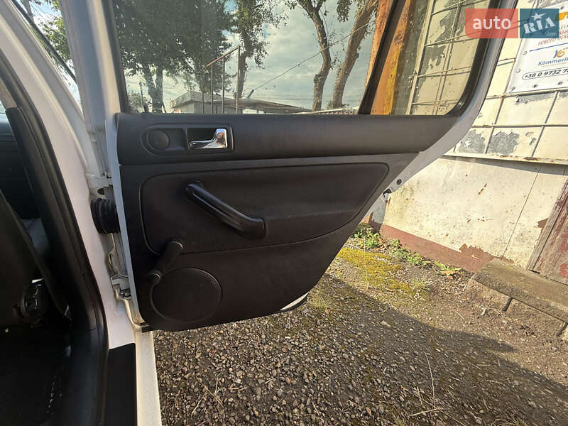 Хетчбек Volkswagen Golf 1998 в Кіцмані