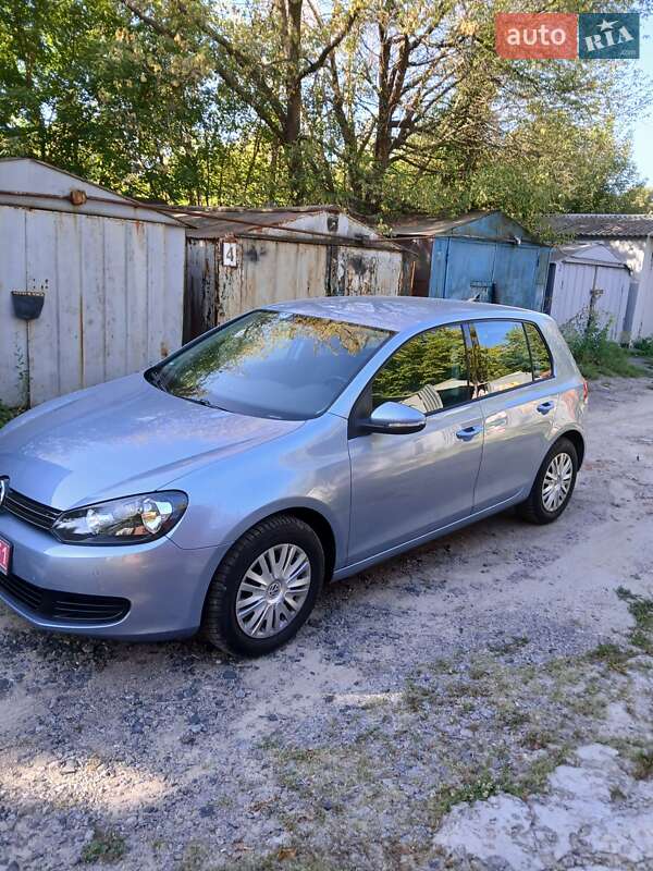 Хэтчбек Volkswagen Golf 2010 в Полтаве
