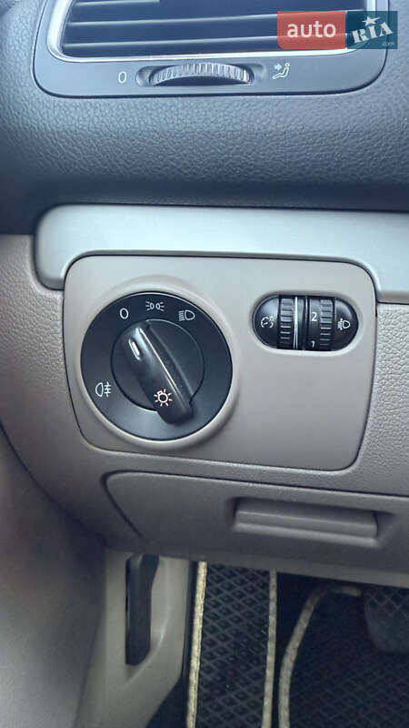 Хетчбек Volkswagen Golf 2009 в Хмельницькому