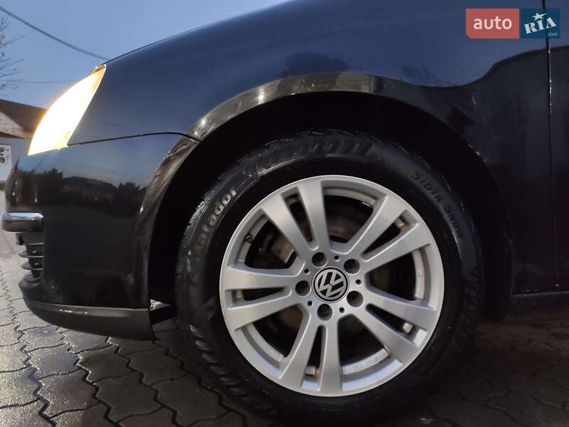 Універсал Volkswagen Golf 2008 в Луцьку