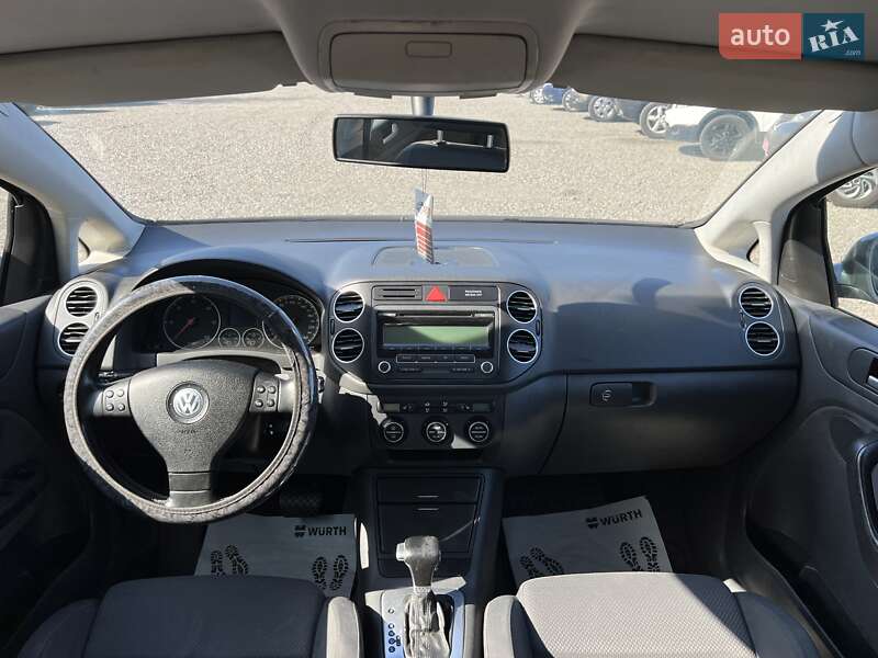 Хетчбек Volkswagen Golf 2005 в Черкасах