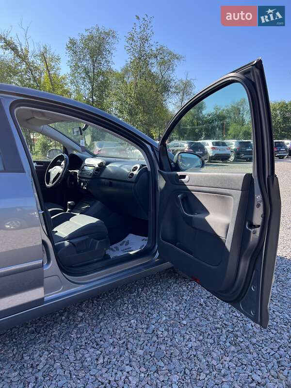 Хетчбек Volkswagen Golf 2005 в Черкасах