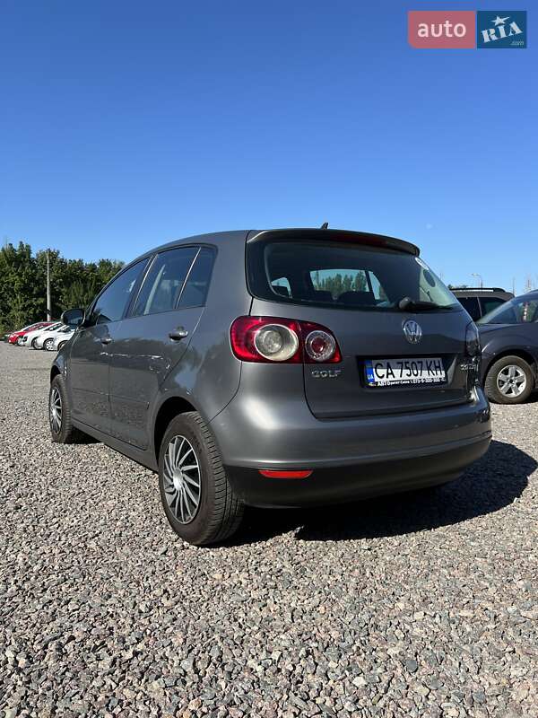 Хетчбек Volkswagen Golf 2005 в Черкасах