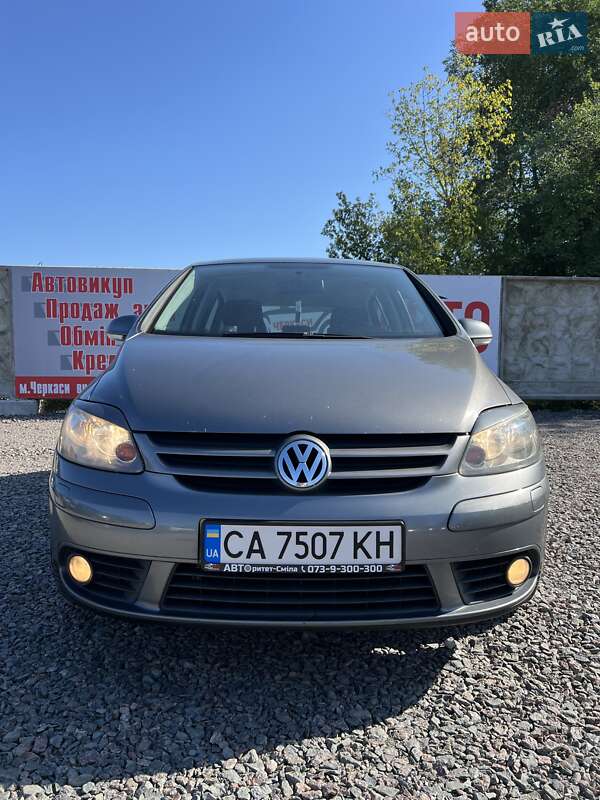 Хетчбек Volkswagen Golf 2005 в Черкасах