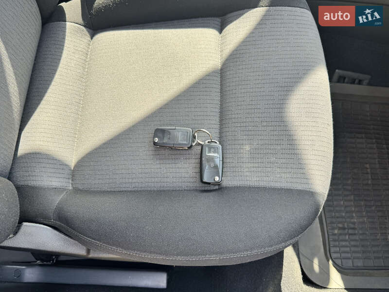 Універсал Volkswagen Golf 2005 в Вінниці