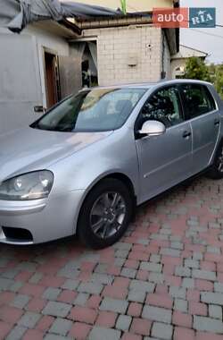 Хэтчбек Volkswagen Golf 2004 в Хмельнике