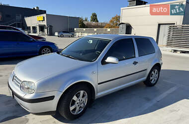 Хетчбек Volkswagen Golf 2001 в Києві