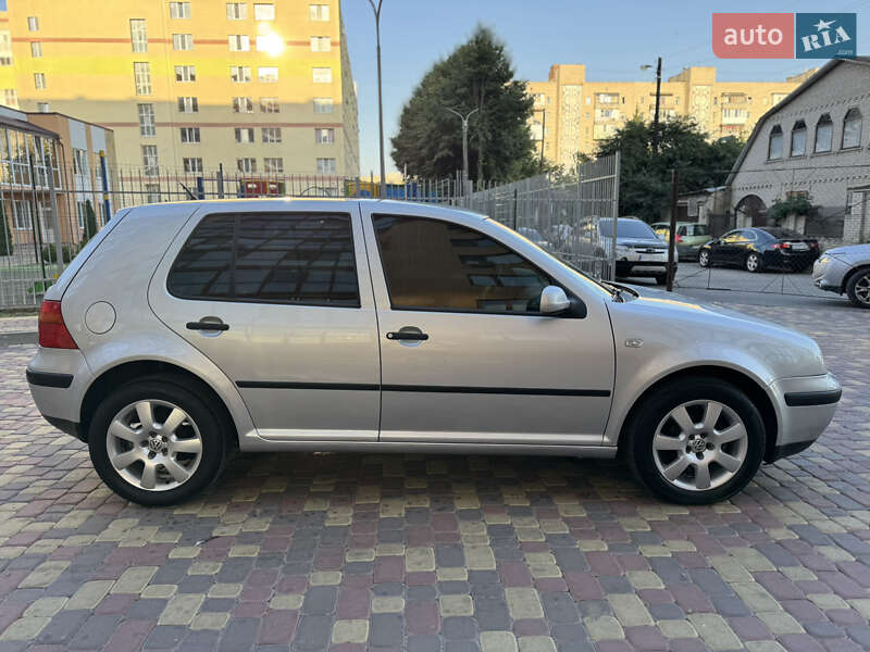 Хетчбек Volkswagen Golf 2001 в Вінниці