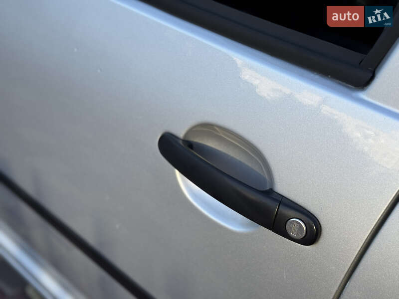 Хетчбек Volkswagen Golf 2001 в Вінниці