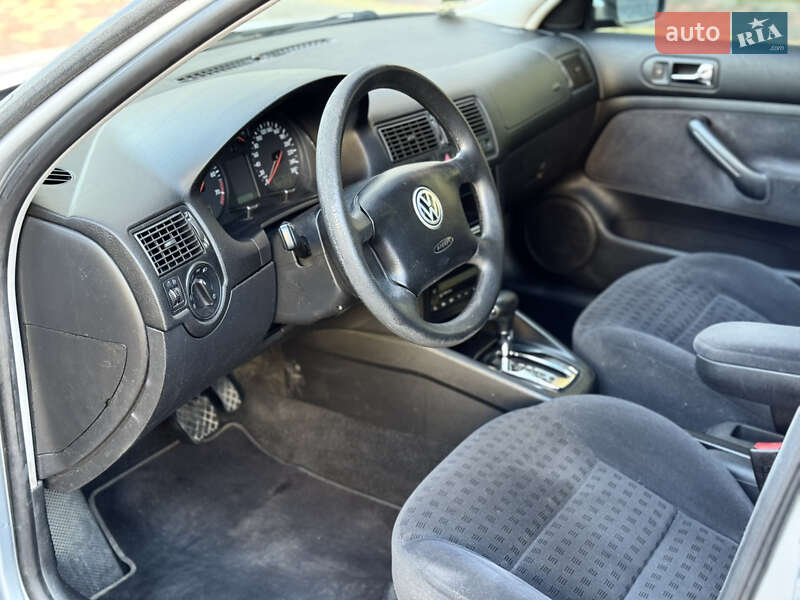 Хетчбек Volkswagen Golf 2001 в Вінниці