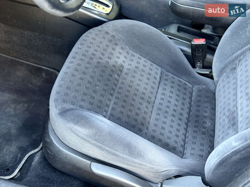 Хетчбек Volkswagen Golf 2001 в Вінниці