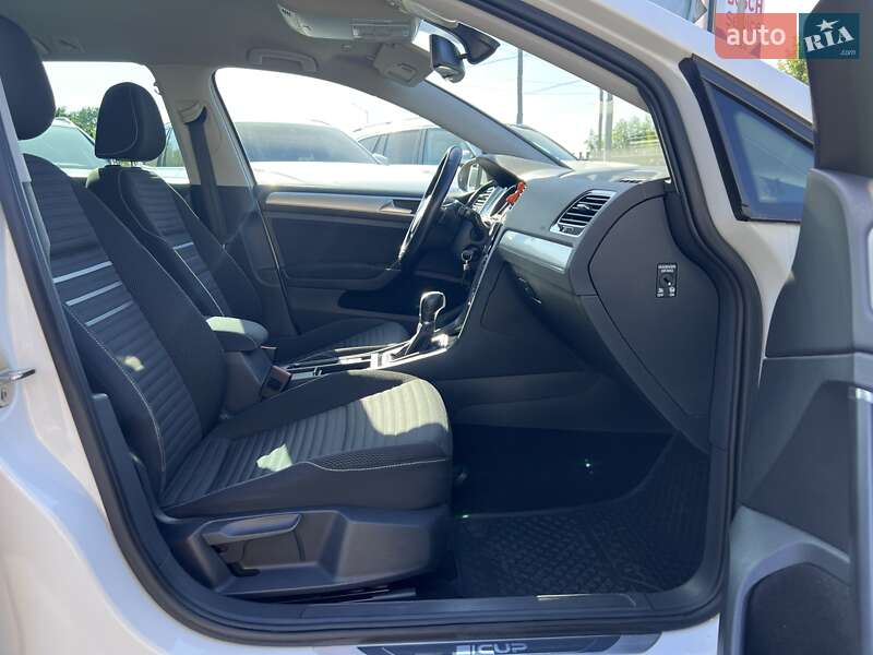 Універсал Volkswagen Golf 2014 в Нововолинську