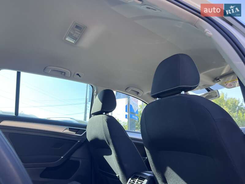 Універсал Volkswagen Golf 2014 в Нововолинську