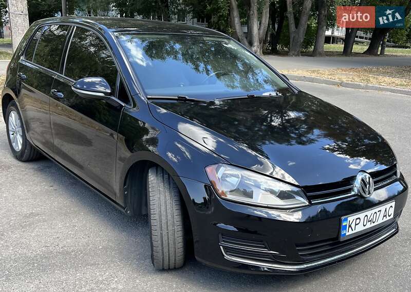 Хэтчбек Volkswagen Golf 2015 в Запорожье