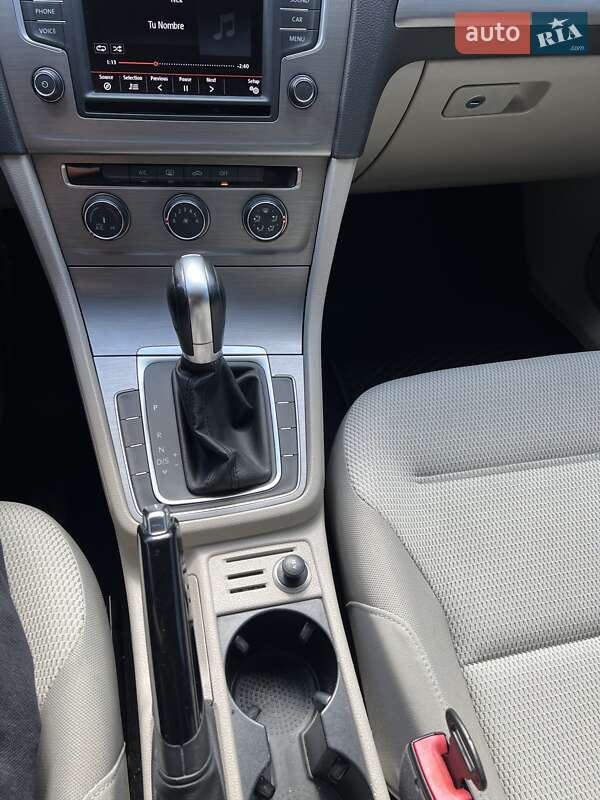 Хэтчбек Volkswagen Golf 2015 в Запорожье