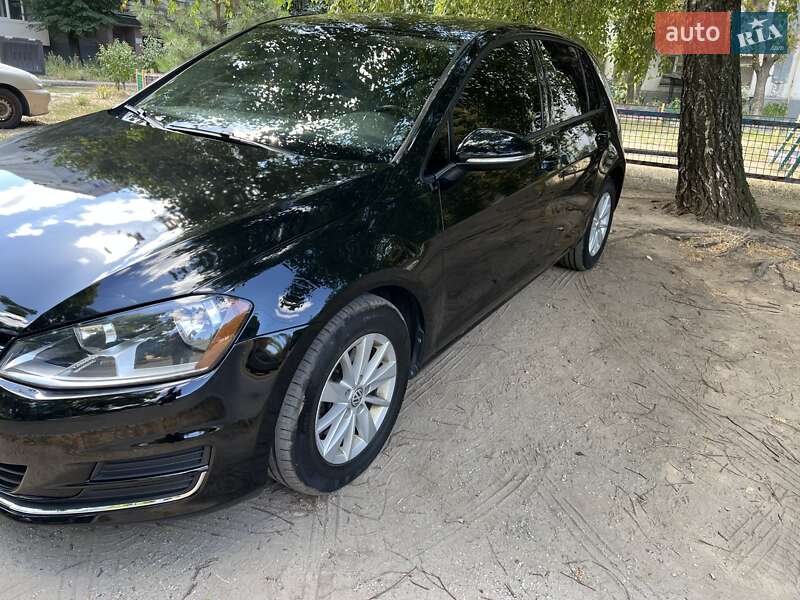 Хэтчбек Volkswagen Golf 2015 в Запорожье