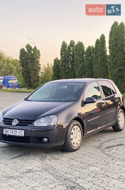 Хетчбек Volkswagen Golf 2003 в Дубні
