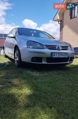Хетчбек Volkswagen Golf 2004 в Києві