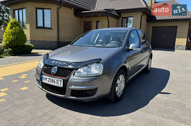 Хетчбек Volkswagen Golf 2005 в Радомишлі
