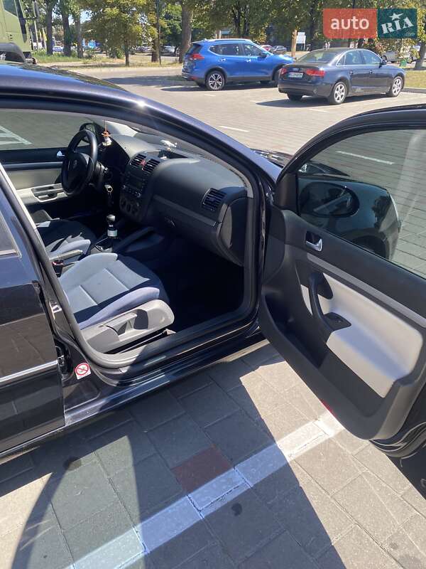 Хэтчбек Volkswagen Golf 2005 в Черкассах