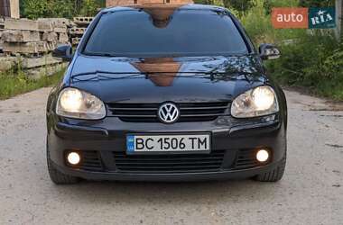Хетчбек Volkswagen Golf 2006 в Новояворівську