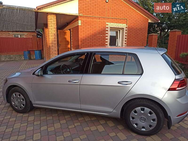 Хэтчбек Volkswagen Golf 2020 в Хмельницком