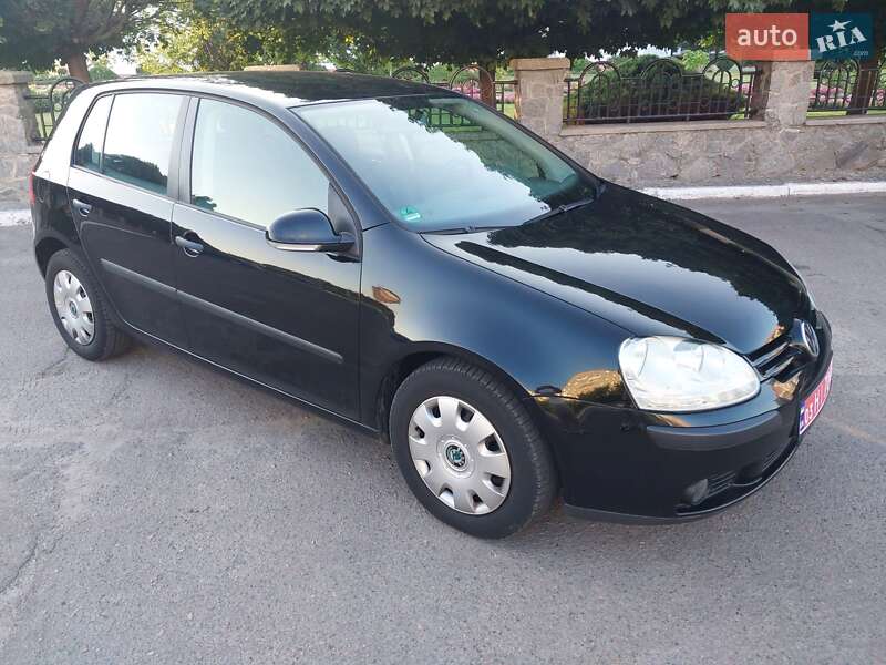 Хетчбек Volkswagen Golf 2005 в Сумах
