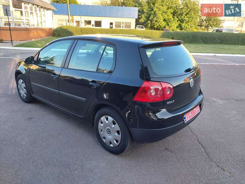 Хетчбек Volkswagen Golf 2005 в Сумах