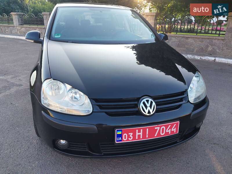 Хетчбек Volkswagen Golf 2005 в Сумах