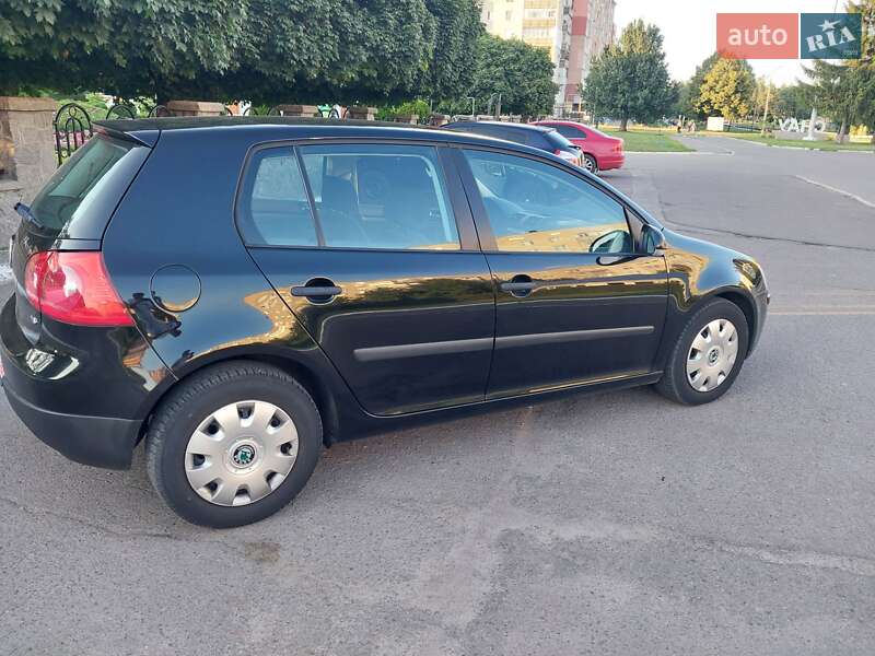 Хетчбек Volkswagen Golf 2005 в Сумах