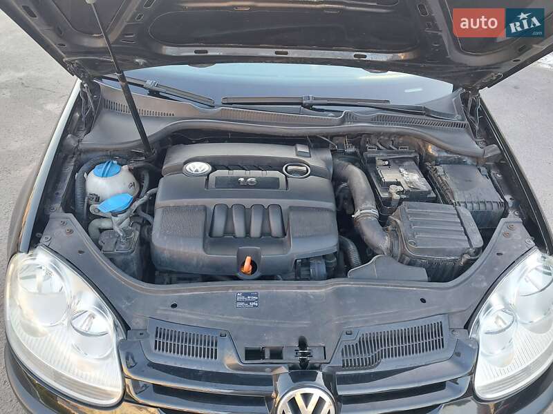 Хетчбек Volkswagen Golf 2005 в Сумах